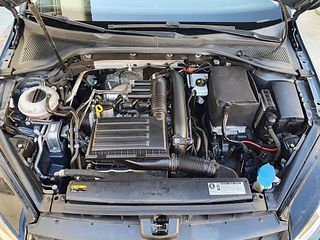 Volkswagen Golf, CLIMA, 6 velocidades,USB...