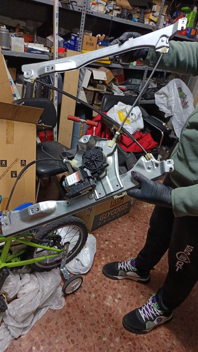 ELEVALUNAS RENAULT CLIO