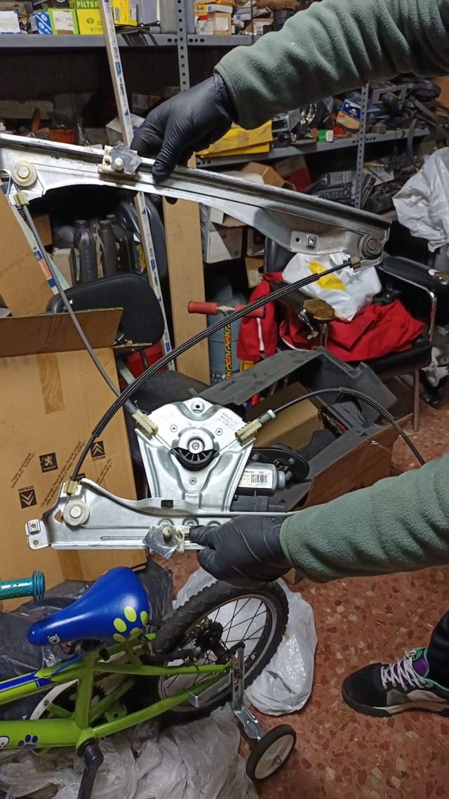 ELEVALUNAS RENAULT CLIO