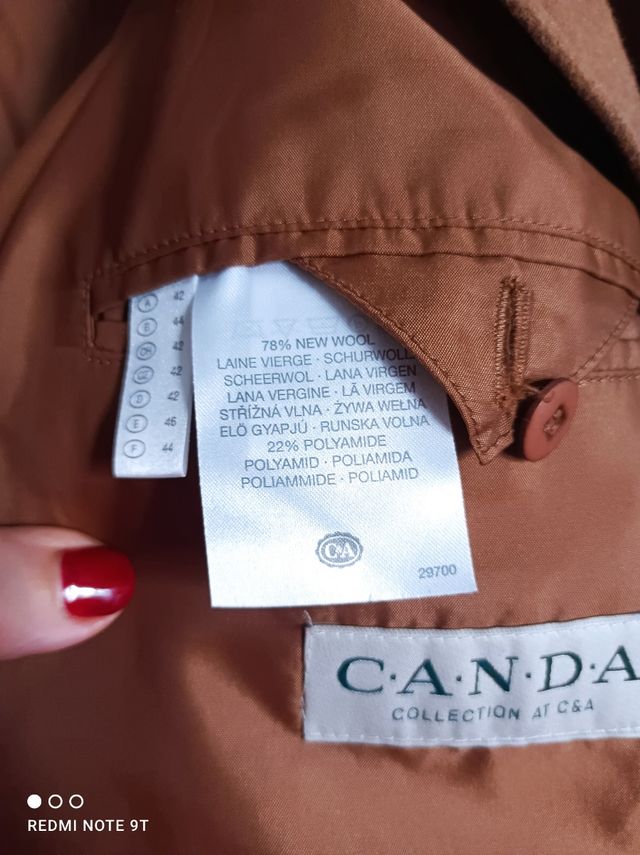 Abrigo camel amplio. T 46