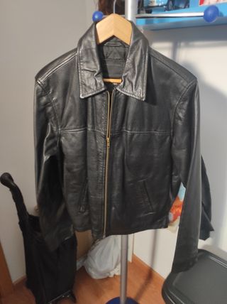 Chaqueta piel oscura 