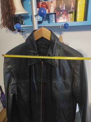 Chaqueta piel oscura 