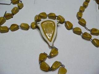 Rosario da parete in maiolica e peltro anni '50