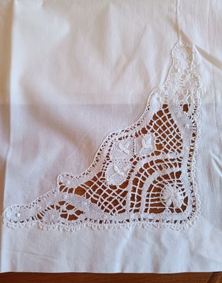 Juego de sabanas antiguas con bolillo N-92