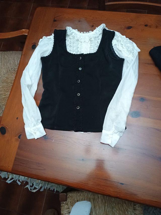 Corpiño y blusa de gallega de gala