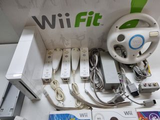 Wii, Tabla Wii Fit, mandos y 10 juegos.