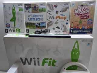 Wii, Tabla Wii Fit, mandos y 10 juegos.