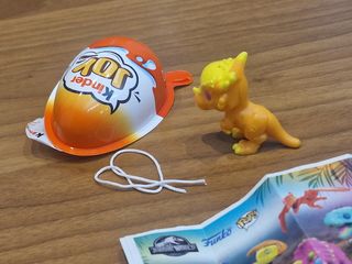 Collezione kinder Joy dinosauri