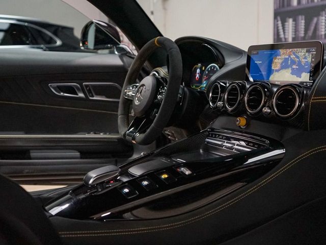 Mercedes-Benz Mercedes-AMG GT Mercedes-AMG GT R