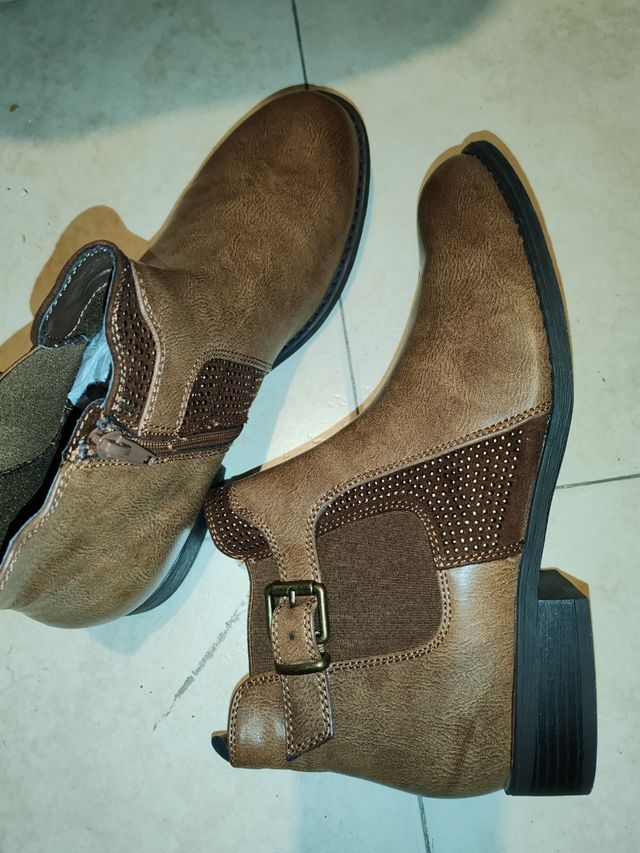 Abrigó con zapatos 
Puedes comprar lo que quieras