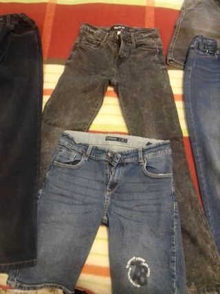 vendo  pantalones  muy poco uso uno dos y algunos