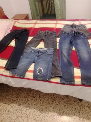 vendo  pantalones  muy poco uso uno dos y algunos