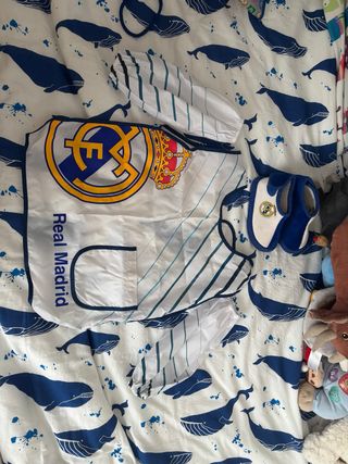 Zapatillas y babero Real Madrid