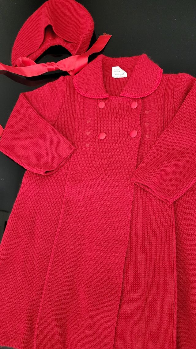 Abrigo niña rojo con capota talla 18 m