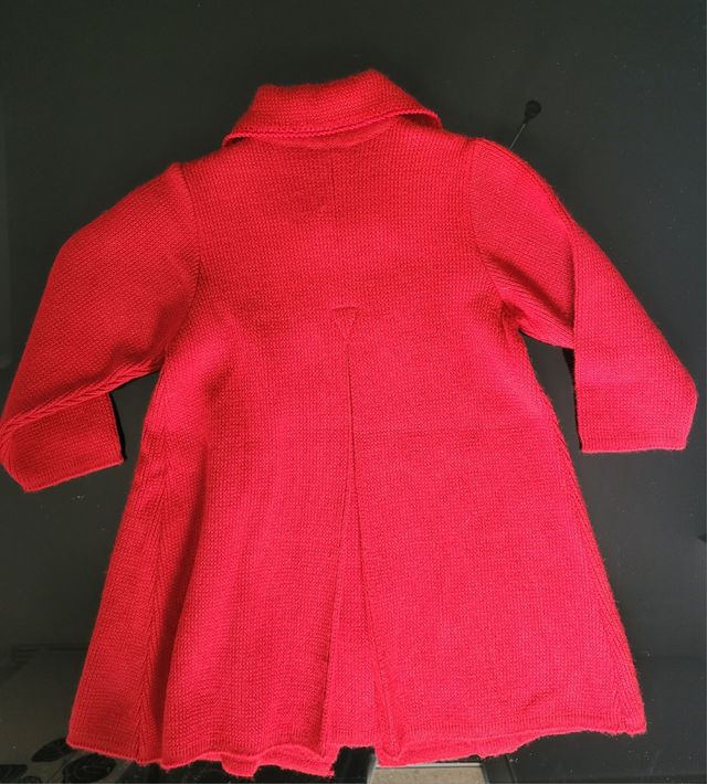 Abrigo niña rojo con capota talla 18 m
