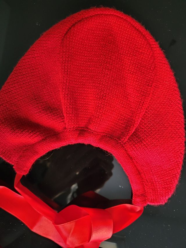 Abrigo niña rojo con capota talla 18 m