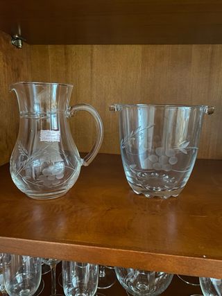 Cubitera jarra y vasos tallados a mano