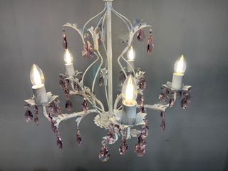 Lampadario metallo bianco/pendagli rosa