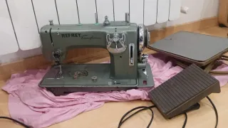 Maquina de coser antigua