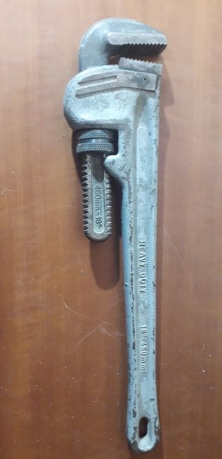 Chiave gira tubi per idraulici