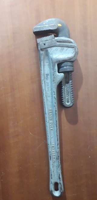 Chiave gira tubi per idraulici