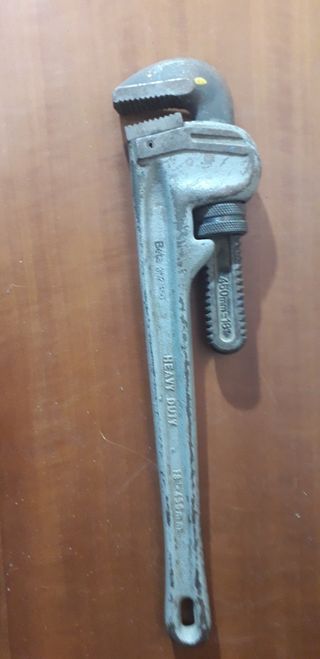 Chiave gira tubi per idraulici