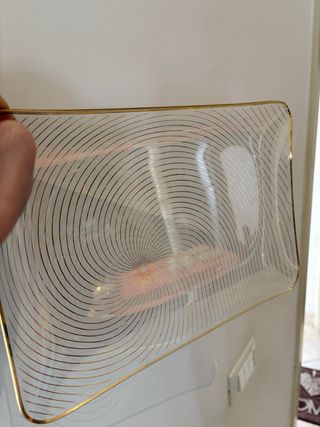 Vassoio vintage in vetro con bordo dorato