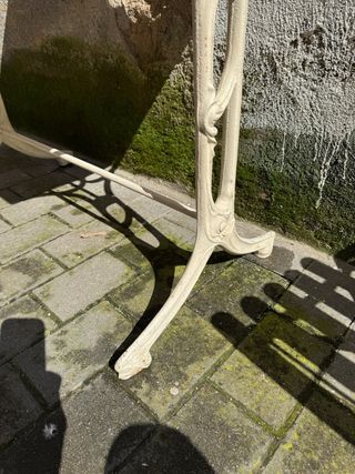 Mesa modernista antigua de Marmol y hierro fundido