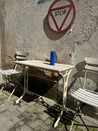 Mesa modernista antigua de Marmol y hierro fundido