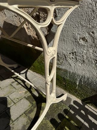 Mesa modernista antigua de Marmol y hierro fundido