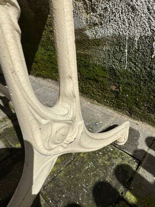 Mesa modernista antigua de Marmol y hierro fundido