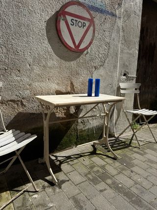 Mesa modernista antigua de Marmol y hierro fundido