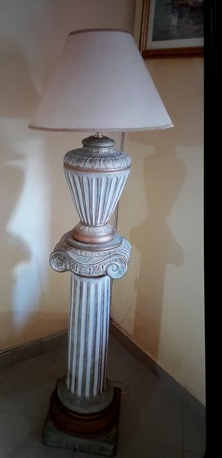 Lampada con colonna vintage. 