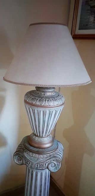 Lampada con colonna vintage. 