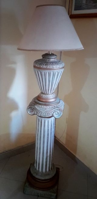 Lampada con colonna vintage. 