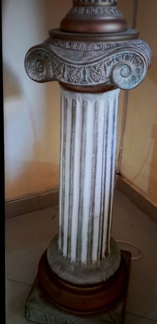 Lampada con colonna vintage. 