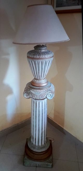 Lampada con colonna vintage. 