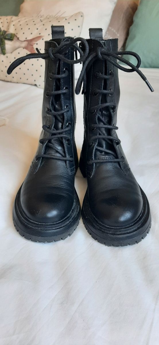 Botas niña Zara piel estilo militar. Talla 33