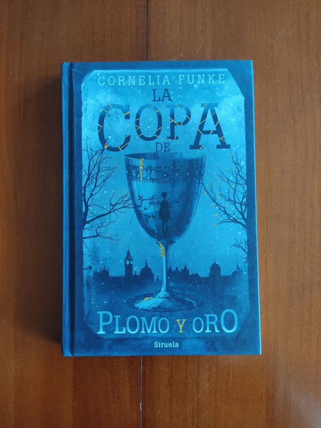 La copa de plomo y oro