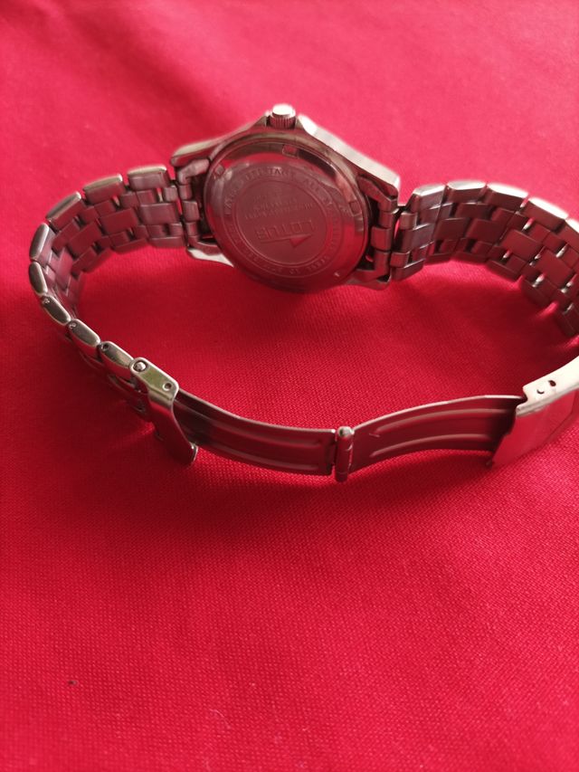 Reloj Lotus