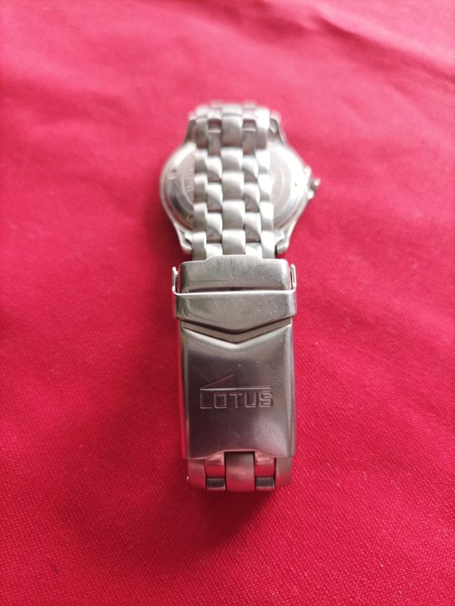 Reloj Lotus