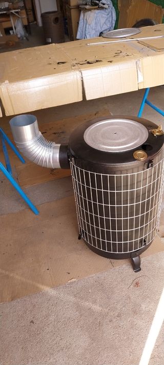 Estufa de leña marca Theca Redonda