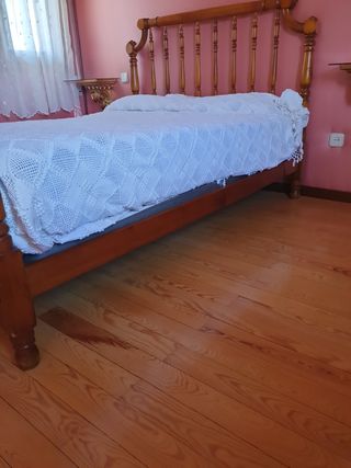 Cama antigua de madera