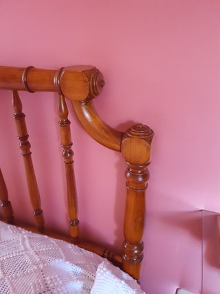 Cama antigua de madera