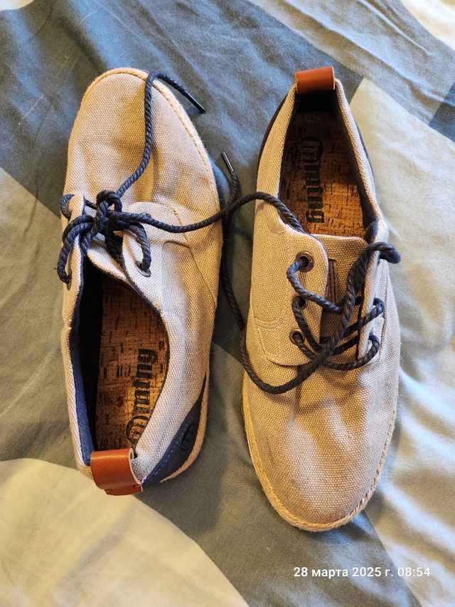 Dos pares de Zapatos para hombres, talla 42