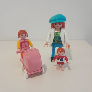 Playmobil mamá con hermanos.