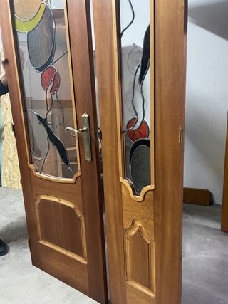 Puerta doblecristal vidriera y madera de cerezo