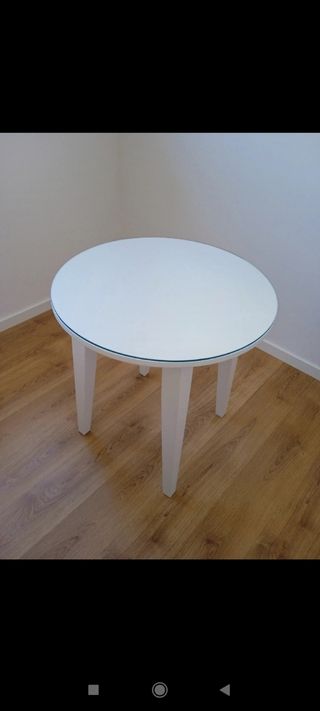Mesa auxiliar blanca