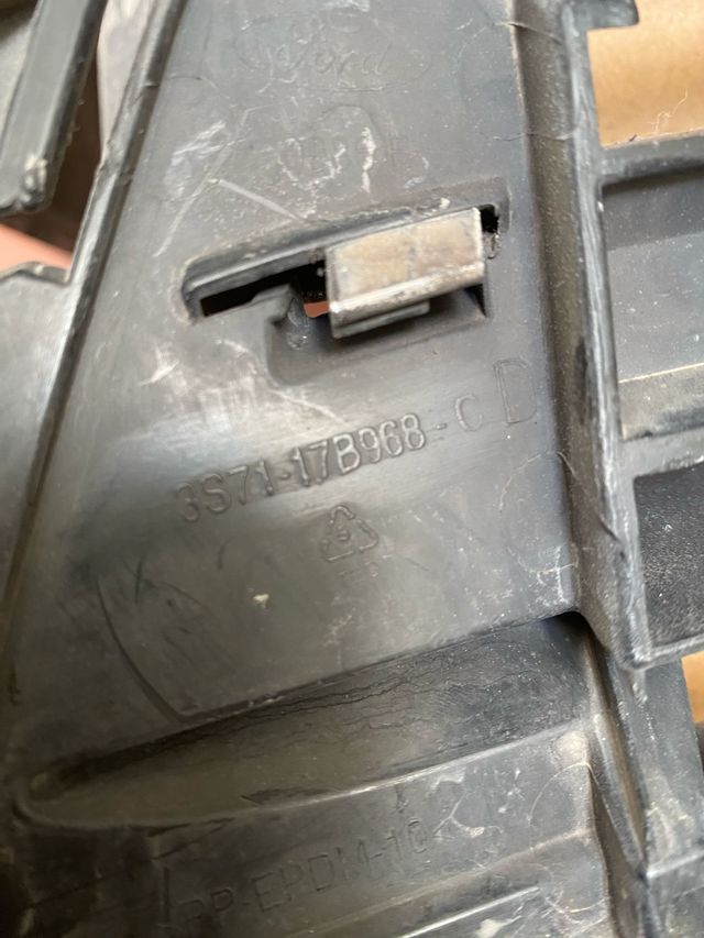 Rejilla cromada paragolpes ford mondeo