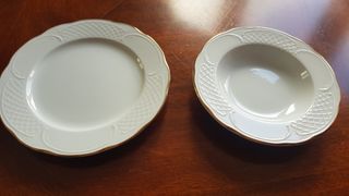 12 Platos Bidasoa blancos con ribete dorado.